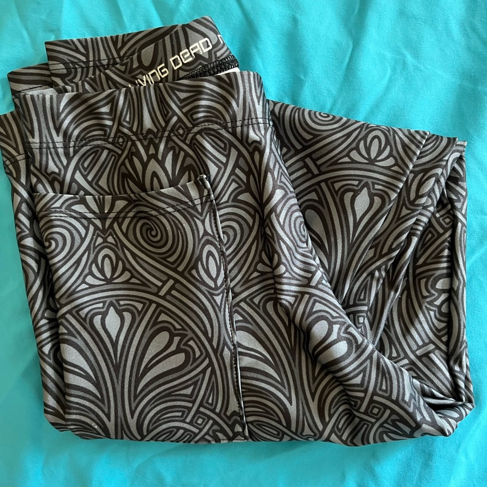 Living Dead Clothing Entwined Pocket Leggings - M